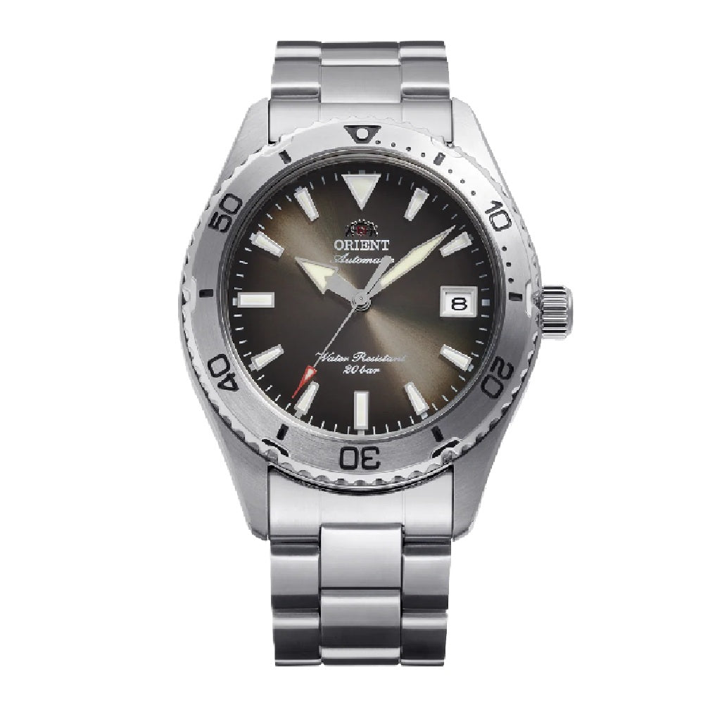 Orient RA-AC0Q16N en la muñeca