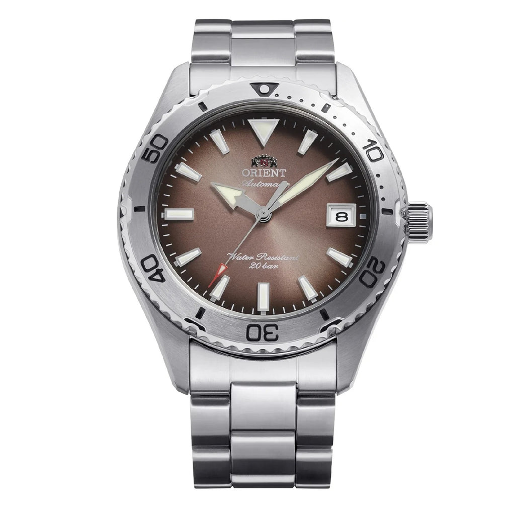 Orient RA-AC0Q17Y en la muñeca
