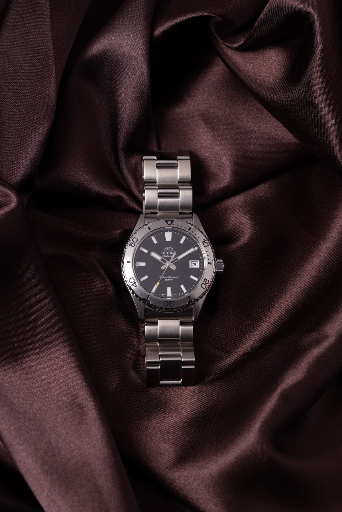 Orient RA-AC0Q01B en la muñeca