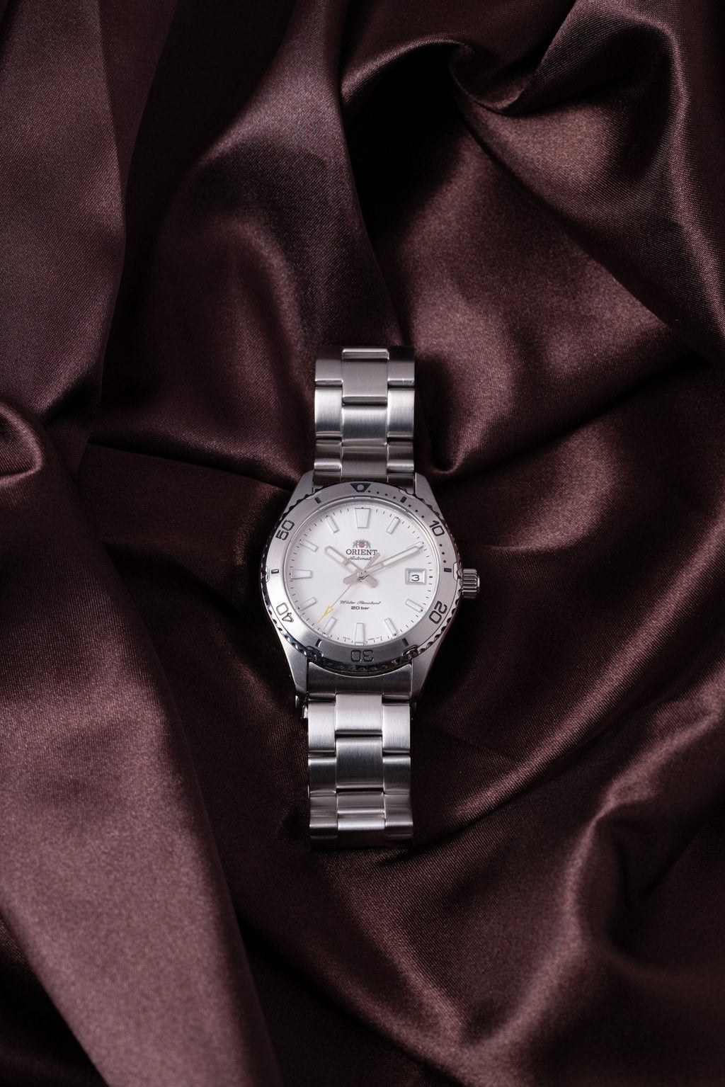 Orient RA-AC0Q03S en la muñeca