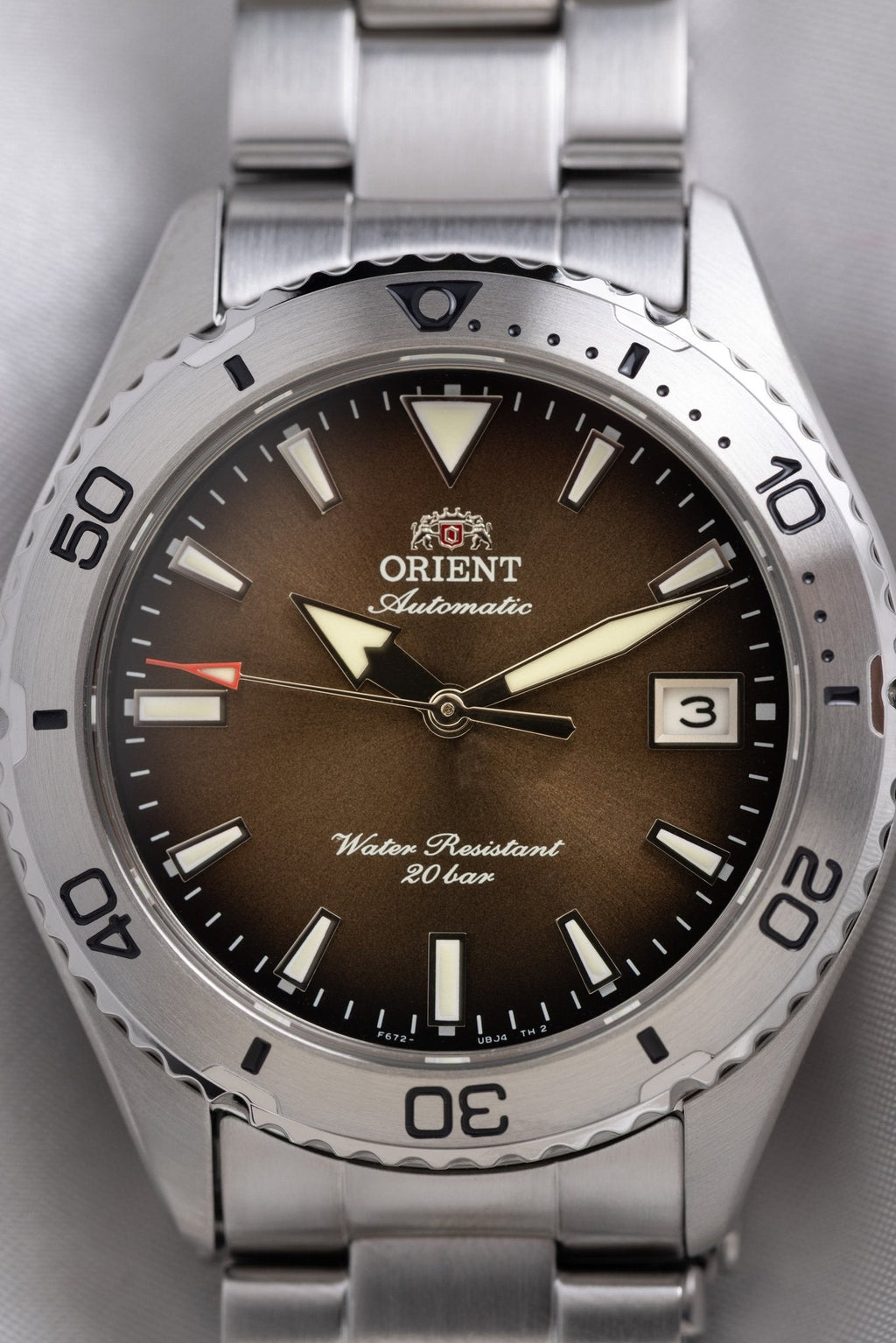 Orient RA-AC0Q15Y en la muñeca