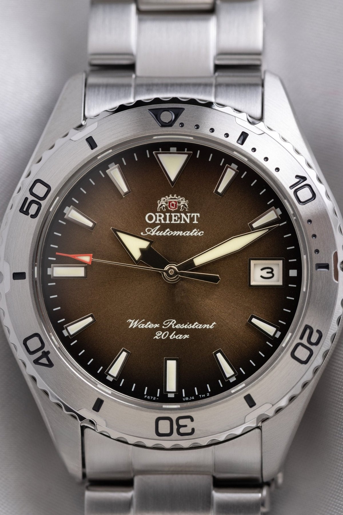 Orient RA-AC0Q15Y en la muñeca