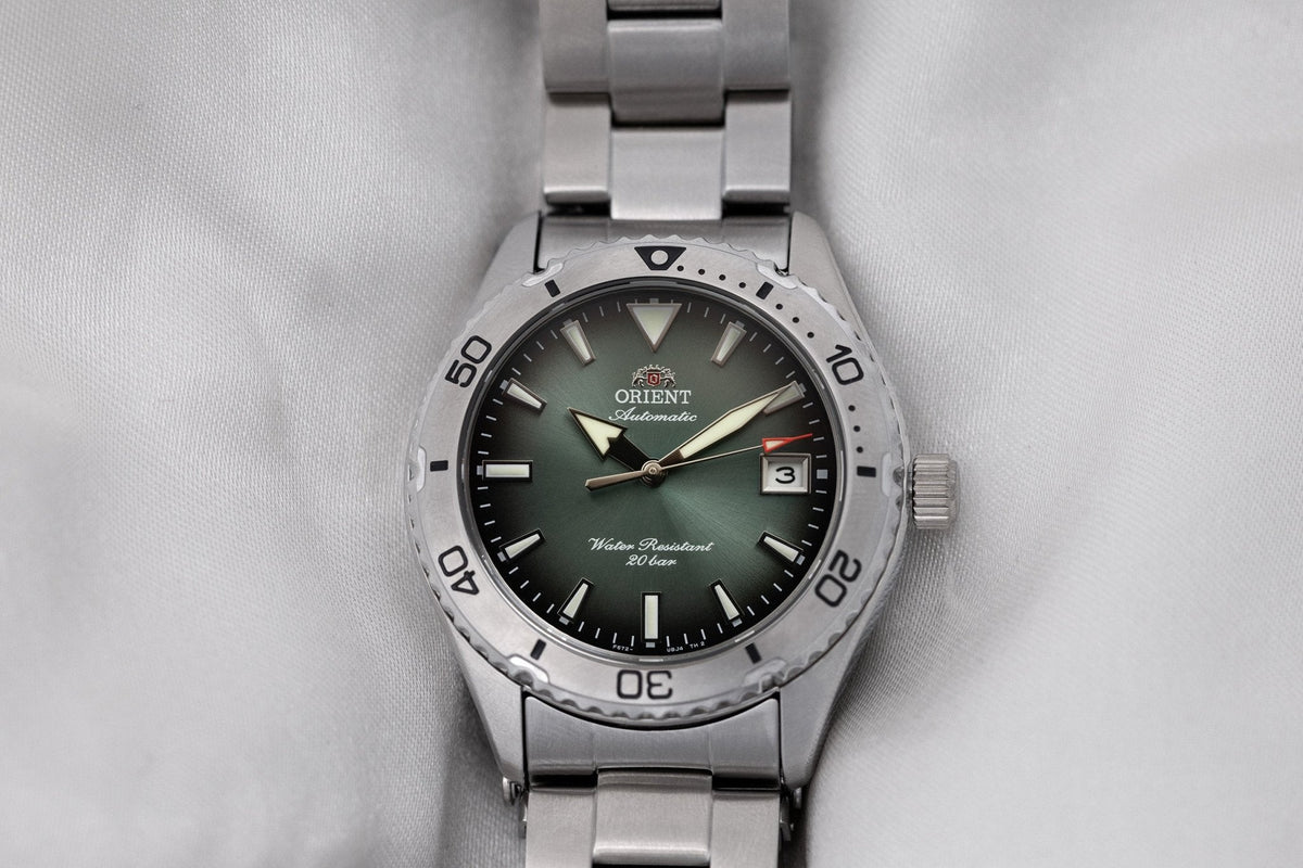 Orient RA-AC0Q13E en la muñeca