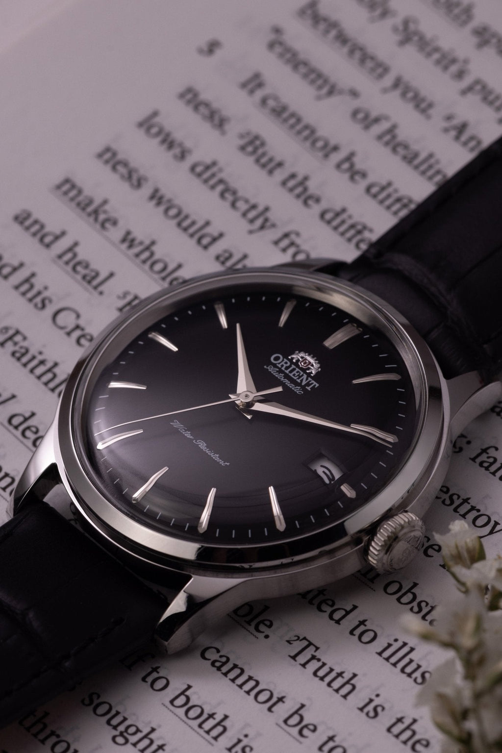 Orient RA-AC0M02B en la muñeca