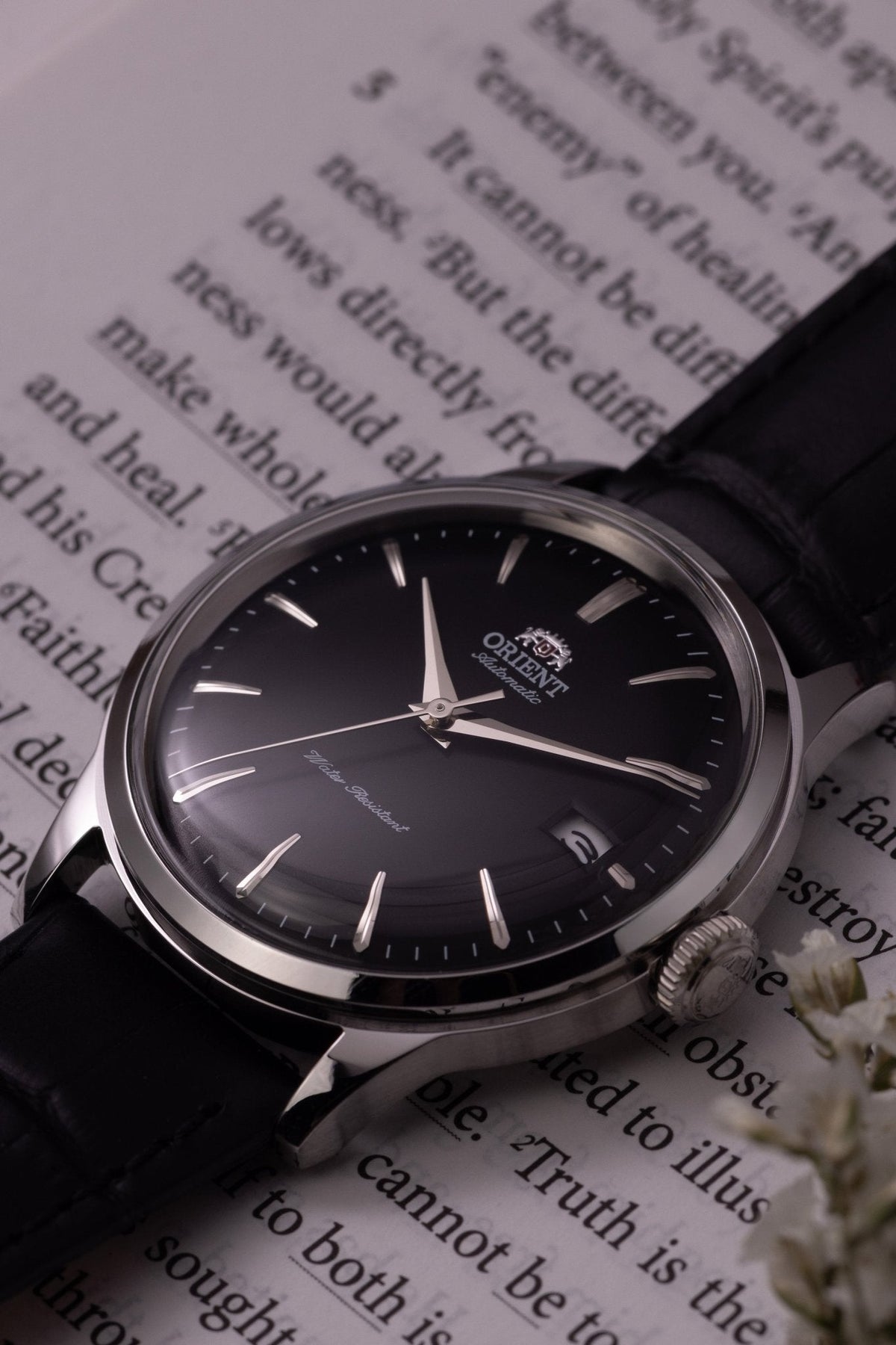 Orient RA-AC0M02B en la muñeca