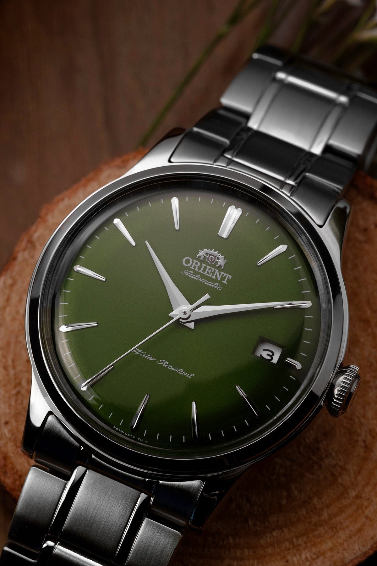 Orient RA-AC0M09E en la muñeca