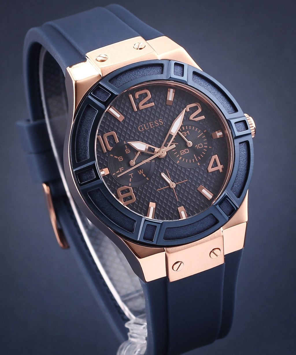 Guess W0571L1